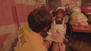 Anh chàng da đen đã hẹn gặp một người đẹp gợi cảm vào đêm khuya. Anh ta từ từ cởi quần áo, nhấc mông lên để liếm và đụ cô một cách mạnh bạo...