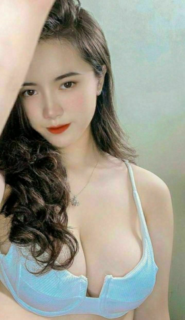 Yaoyao, một người mẫu trẻ đến từ Bắc Kinh, cùng những người bạn gái đáng yêu của cô đang biểu diễn một chương trình thân thiện. Hãy xem cảm giác xuất tinh cực khoái như thế nào và tận hưởng cảm giác xuất tinh theo phong cách vườn nhé!